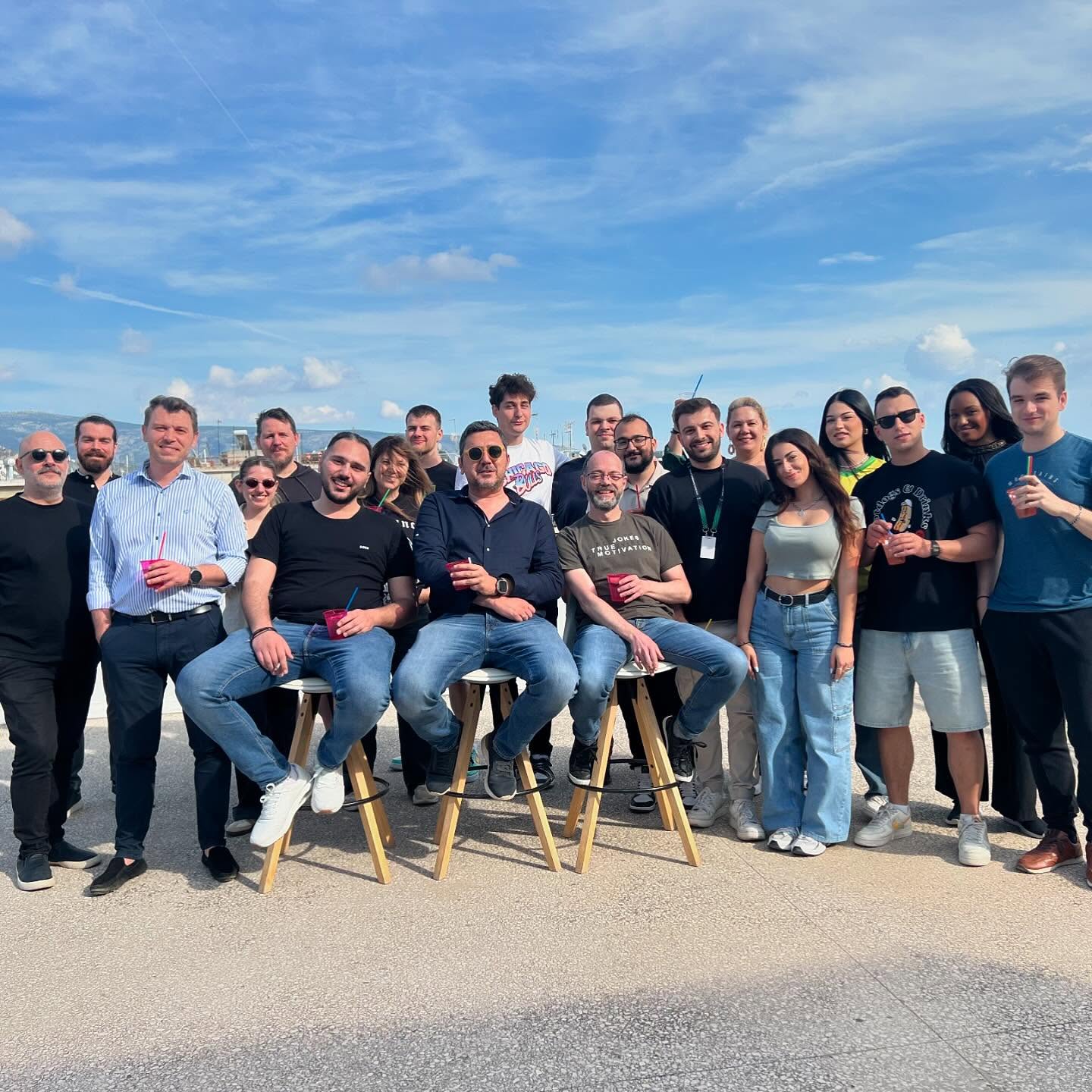 Summer spirit με το καλύτερο team 🍹☀️
